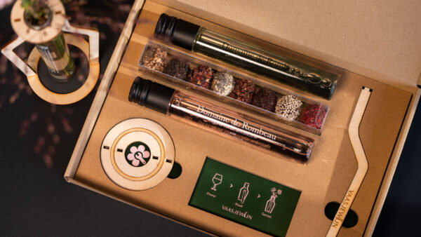 Vaasjewijn, wijn cadeau met chocolade truffels en wijn tubes